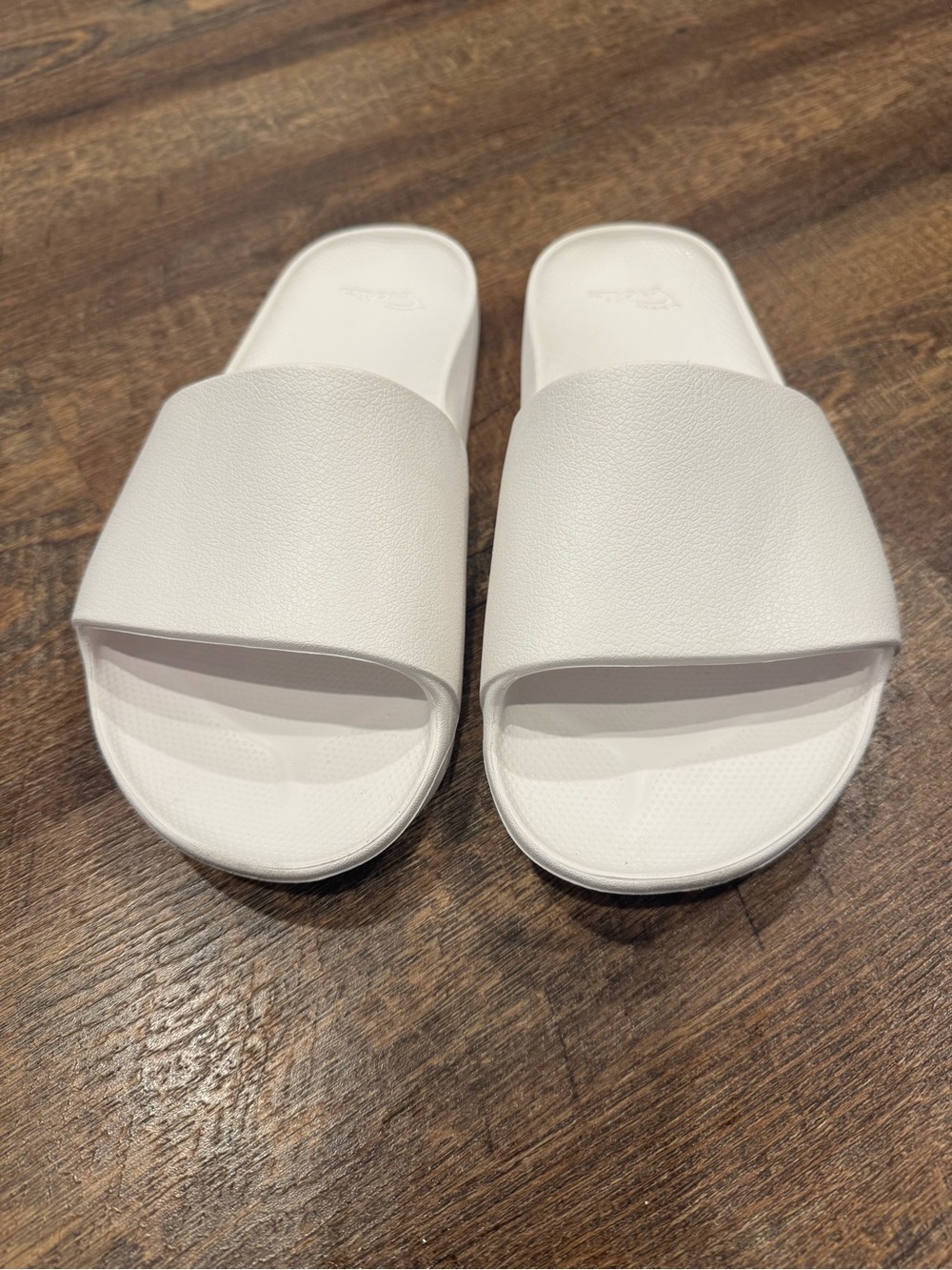 Men’s size 11 White Slide Archie’s Sandals